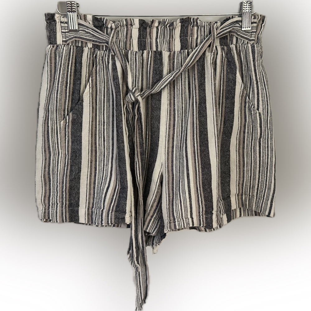 Linen Shorts with attached belt